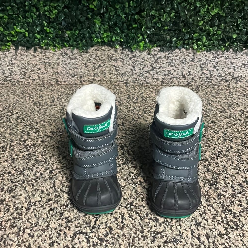 TODDLER WINTER CAT & JACK SNOWBOOTS